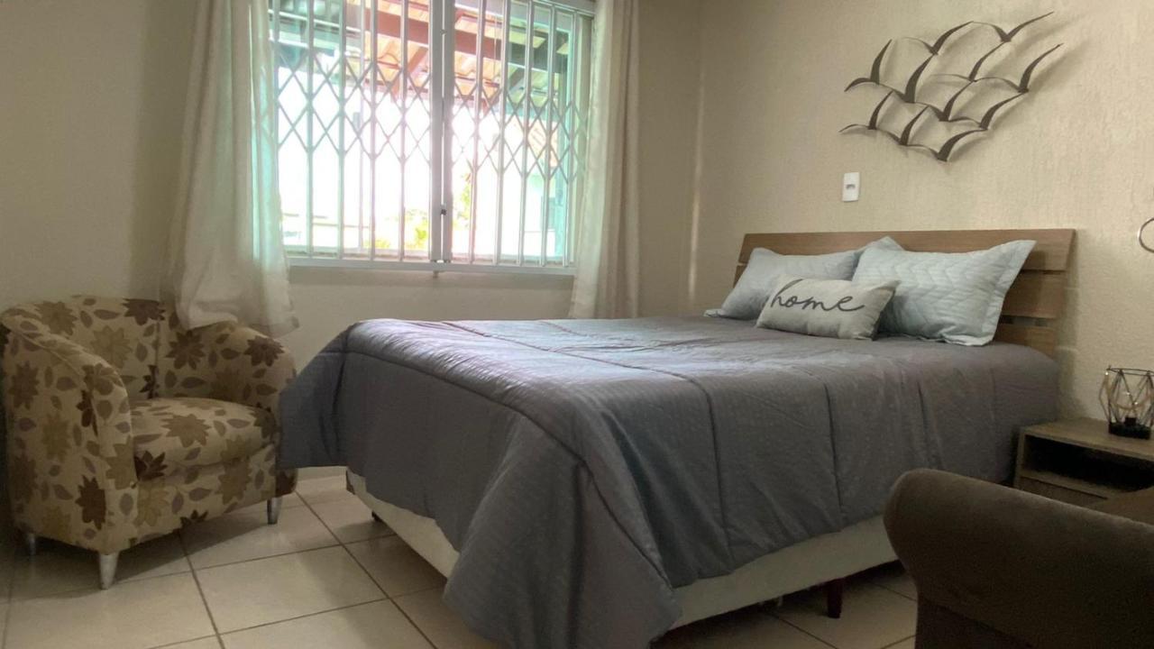 Casa De Praia Top! Beto Carrero, 500M Do Parque, Com Piscina E Sinuca, 1 Suite E 2 Quartos, 3Bwc, A 300M Da Praia, Churrasqueira E Estacionamento Privado Penha  Εξωτερικό φωτογραφία